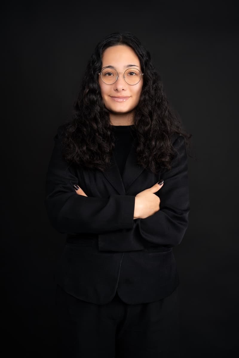Valentina Tapia, Asistente Legal